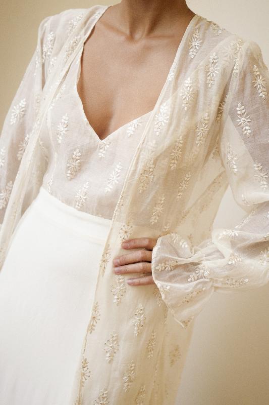 Robes de mariée The Muse Collective : Modele CAPE LONGUE